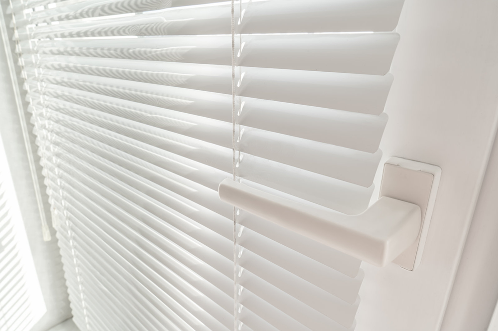 https://www.topjoyblinds.com/1-l-shaped-aluminum-blinds-product/