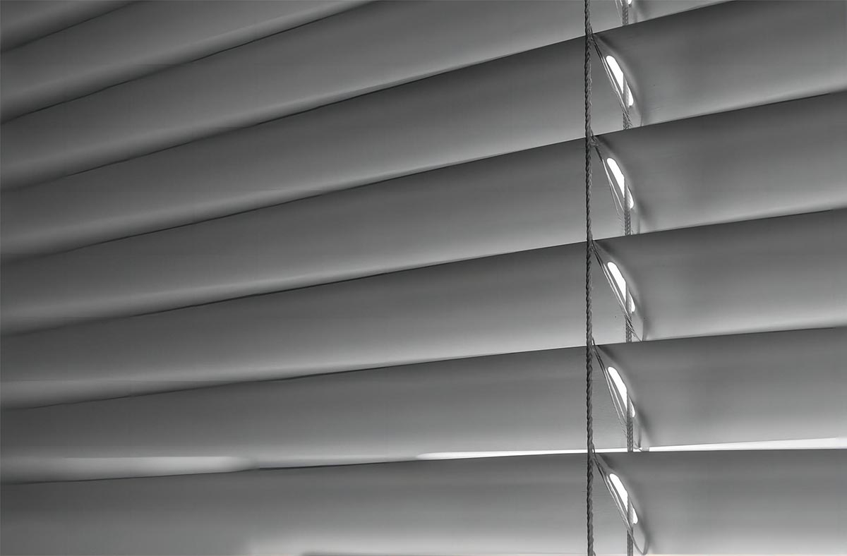 https://www.topjoyblinds.com/1-corded-c-curved-coffee-color-pvc-venetian-blinds-product/