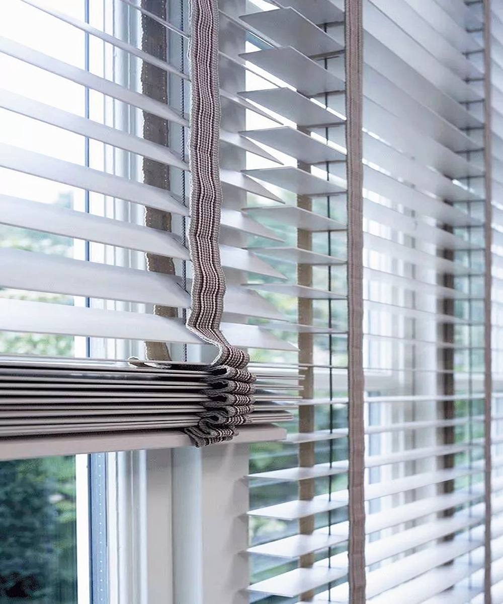 https://www.topjoyblinds.com/2-inch-foam-narrow-ladder-without-pulling-white-faux-wood-venetian-blinds-product/