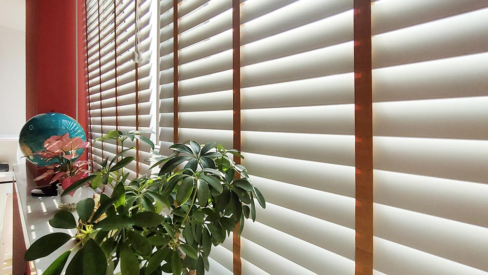 https://www.topjoyblinds.com/2-fauxwood-cordless-blinds-3-product/