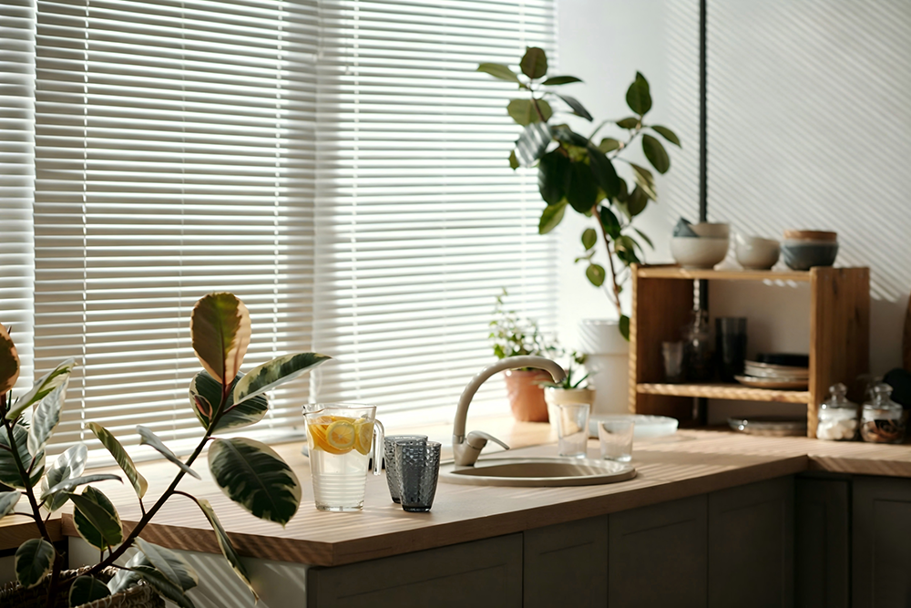 https://www.topjoyblinds.com/1-inch-pvc-l-shaped-corded-blinds-2-product/
