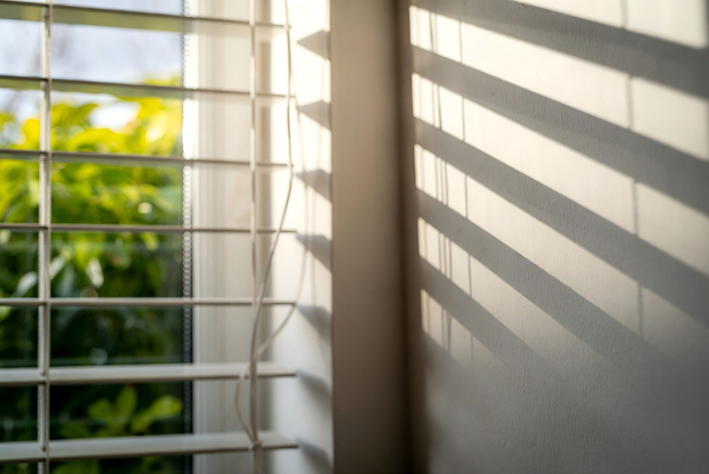 https://www.topjoyblinds.com/2-inch-foam-narrow-ladder-without-pulling-white-faux-wood-venetian-blinds-product/