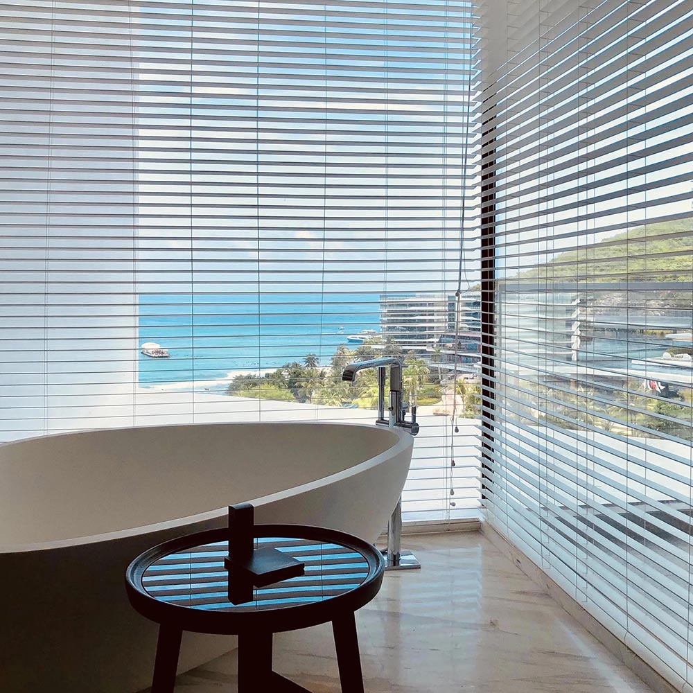 https://www.topjoyblinds.com/2inch-cordless-faux-wood-venetian-blinds-product/
