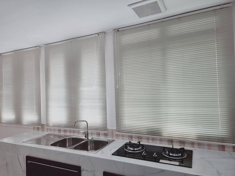 https://www.topjoyblinds.com/1-l-shaped-aluminum-blinds-product/