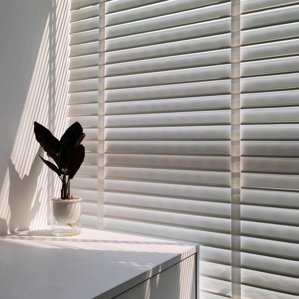 https://www.topjoyblinds.com/2-fauxwood-cordless-blinds-2-product/