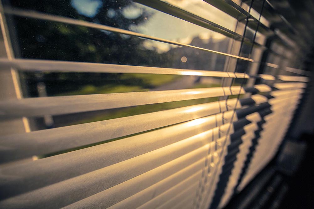 https://www.topjoyblinds.com/1-l-shaped-aluminum-blinds-product/